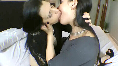 Lesbian Kiss